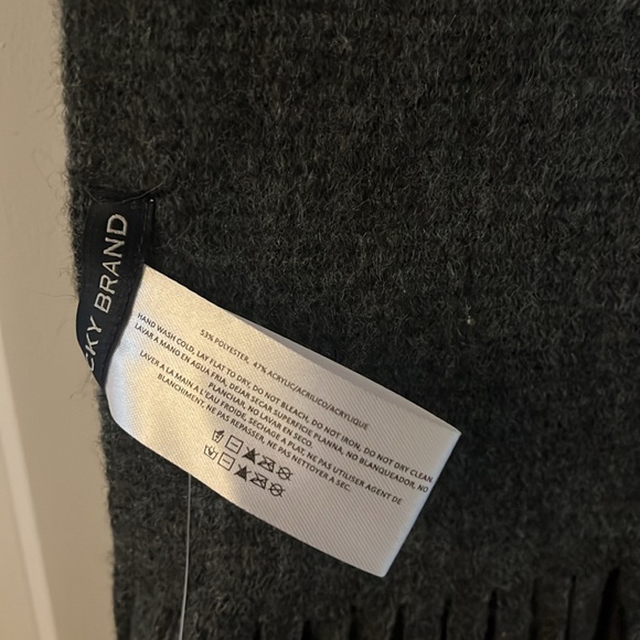 NWT! Lucky Brand Gray Wrap. Unsized. Long fringe. - Picture 2 of 6